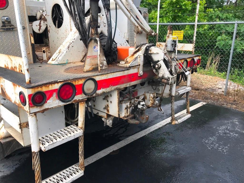 2005 GMC C8500 Digger Derrick