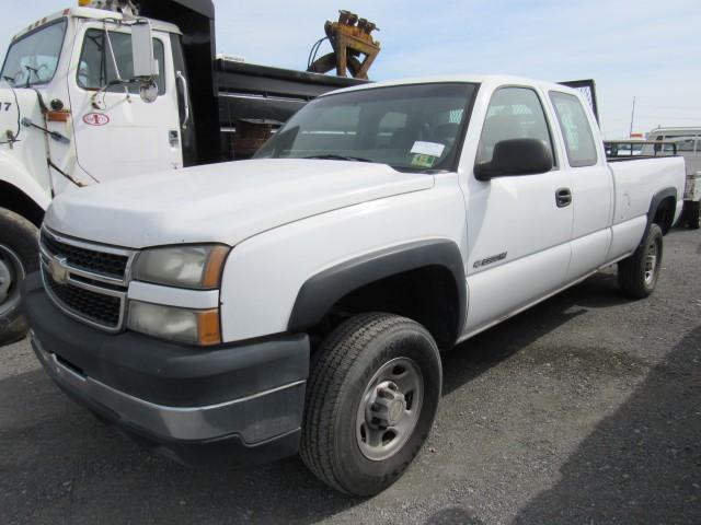 2006 Chevrolet Silverado 2500 HD Ext. Cab Pickup Truck