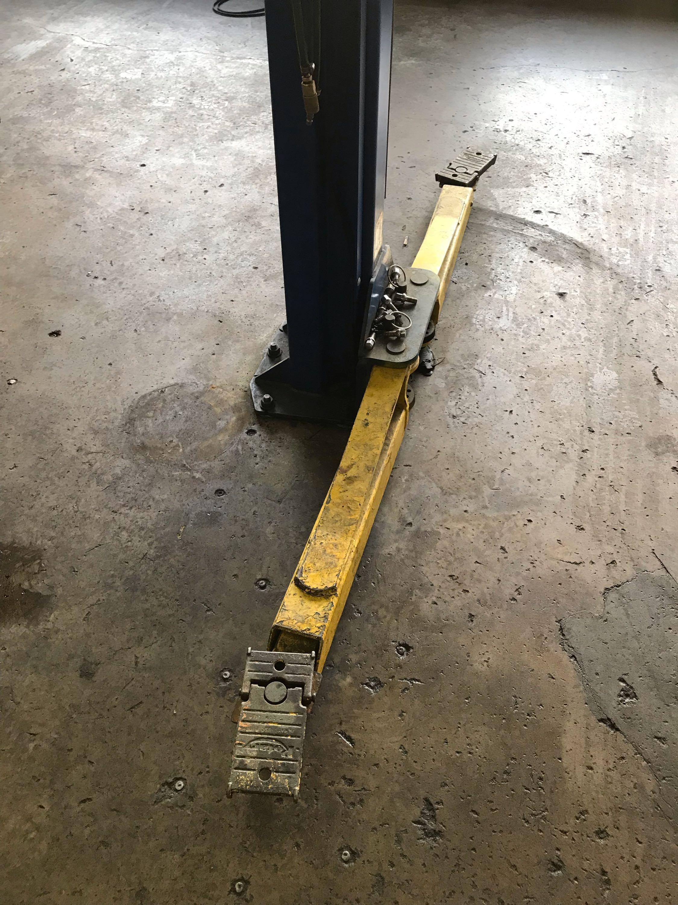 Rotary Lift SP010E700 10,000 Lbs 2 Post Lift