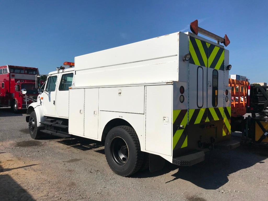 1999 International 4700 S/A Crew Cab Utility Truck