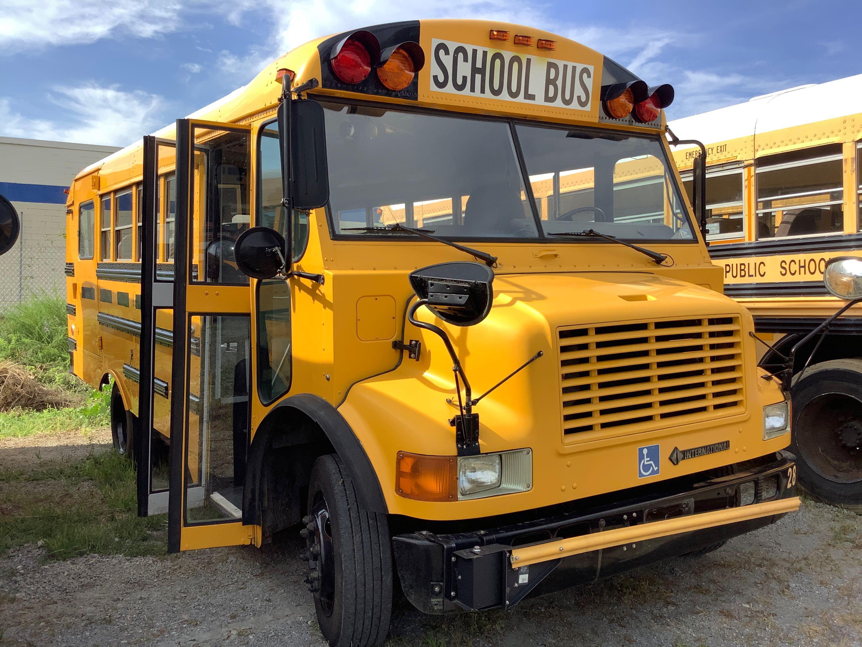 1993 International Handicap School Bus (County of Middlesex Unit #28)