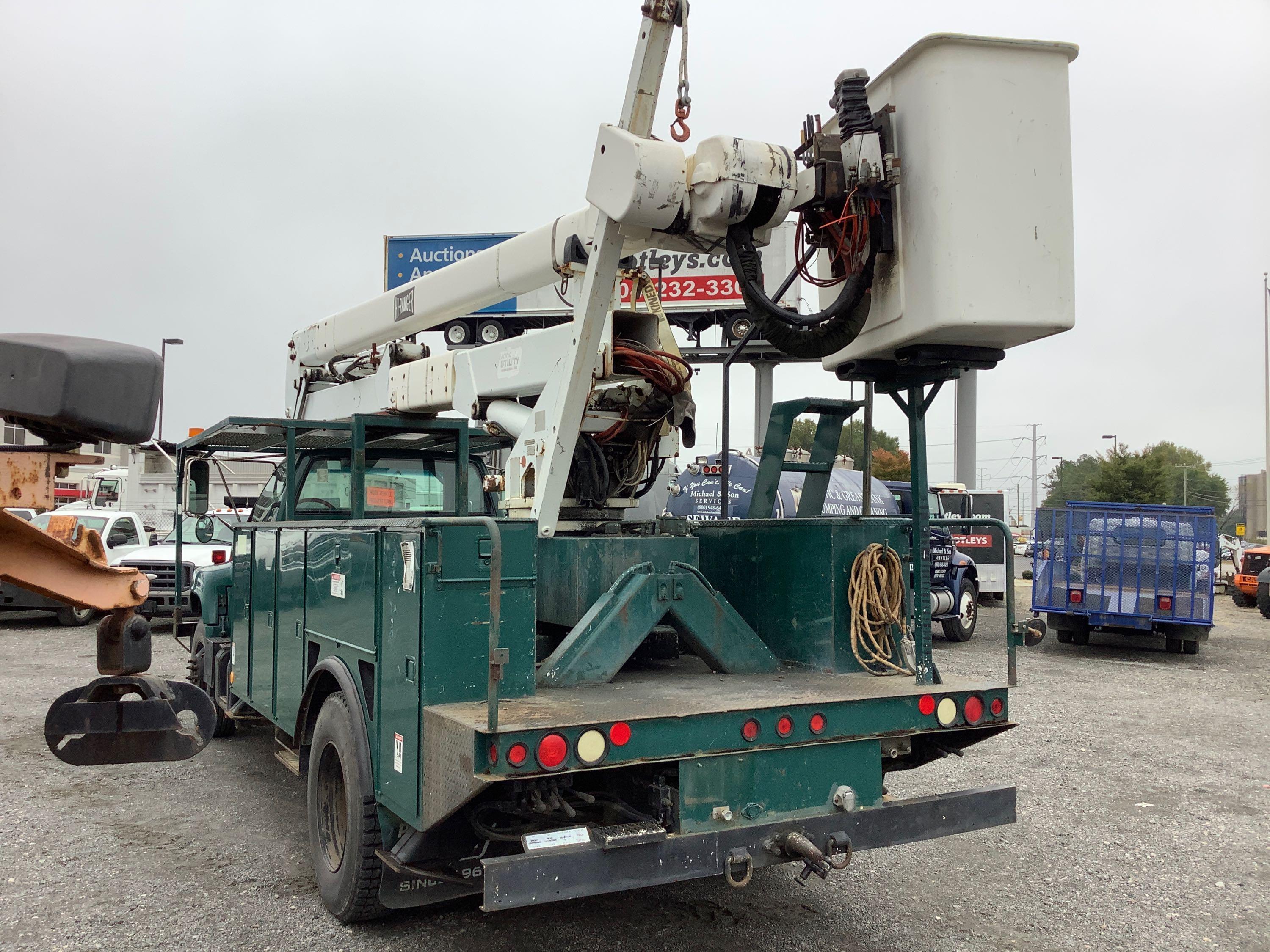 1999 GMC C7500 S/A BUCKET TRUCK