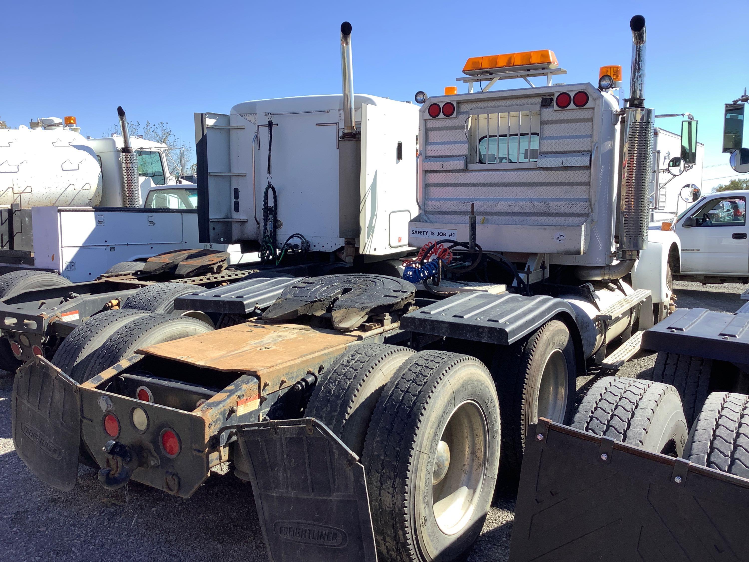 2001 FREIGHTLINER D120064SDT DAY CAB ROAD TRACTOR (UNIT #10-1084)