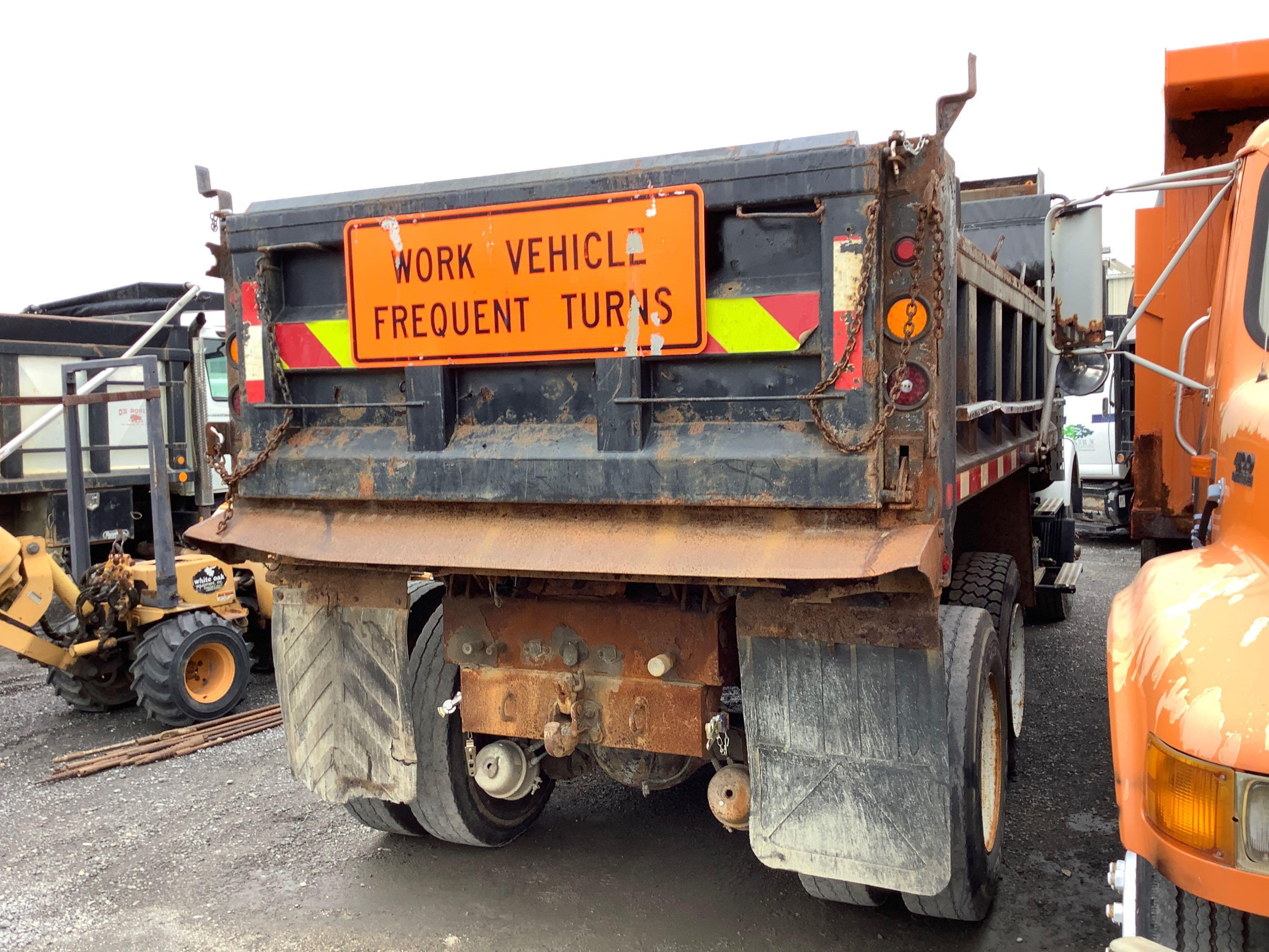 2004 VOLVO VN DUMP TRUCK (VDOT UNIT #R06196)