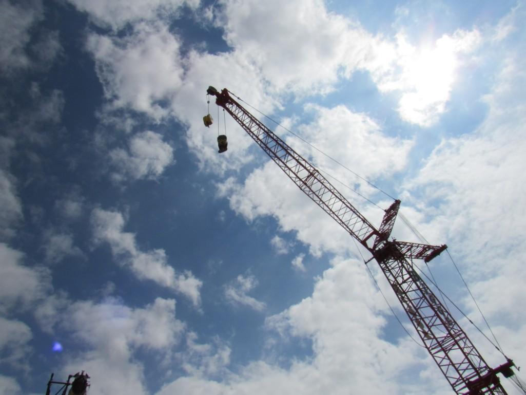 2009 Manitowoc 2250 Series I, II, III, 300 Ton Lattice-Boom Crawler Crane