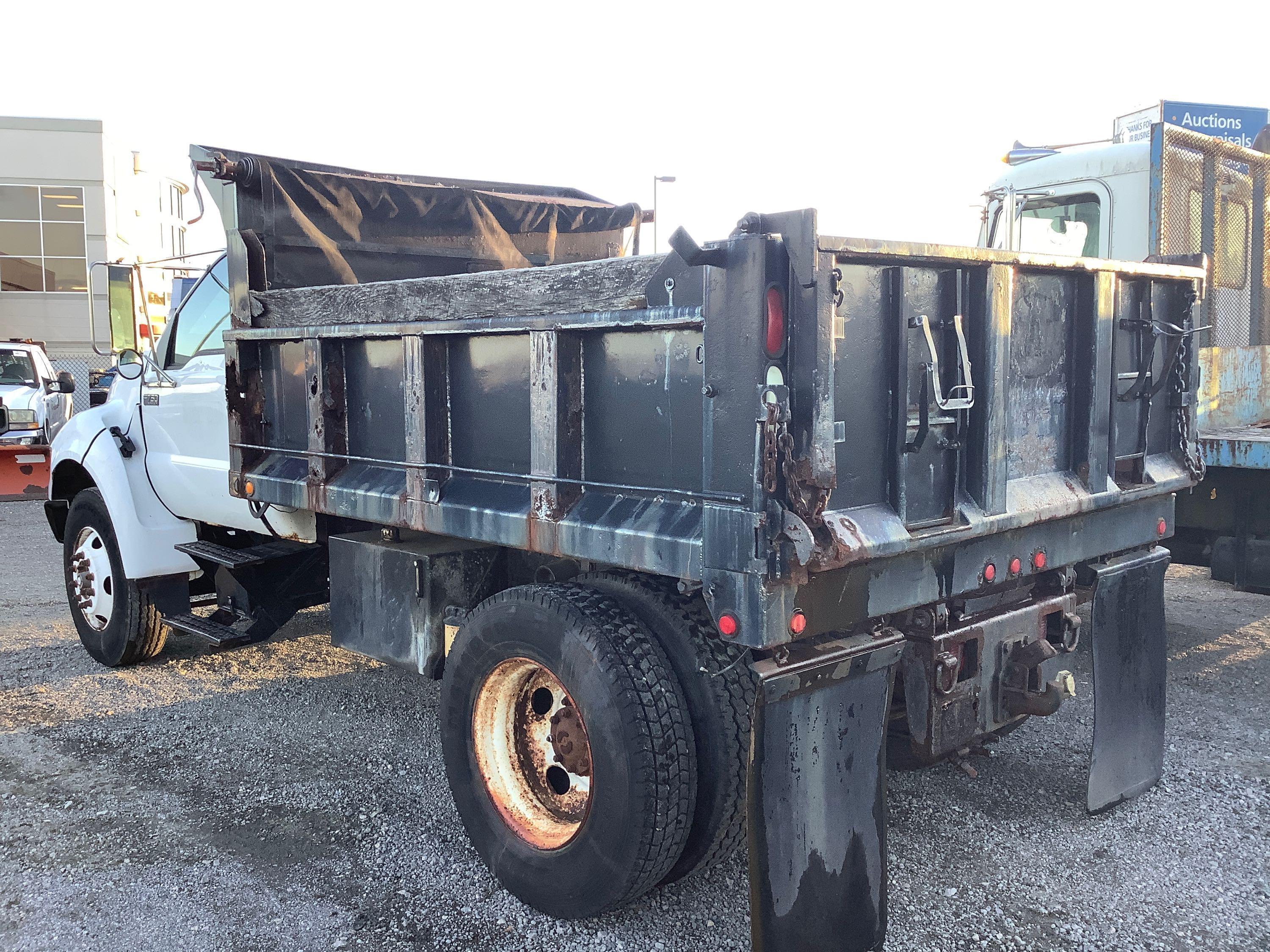 2000 FORD F750 DUMP TRUCK