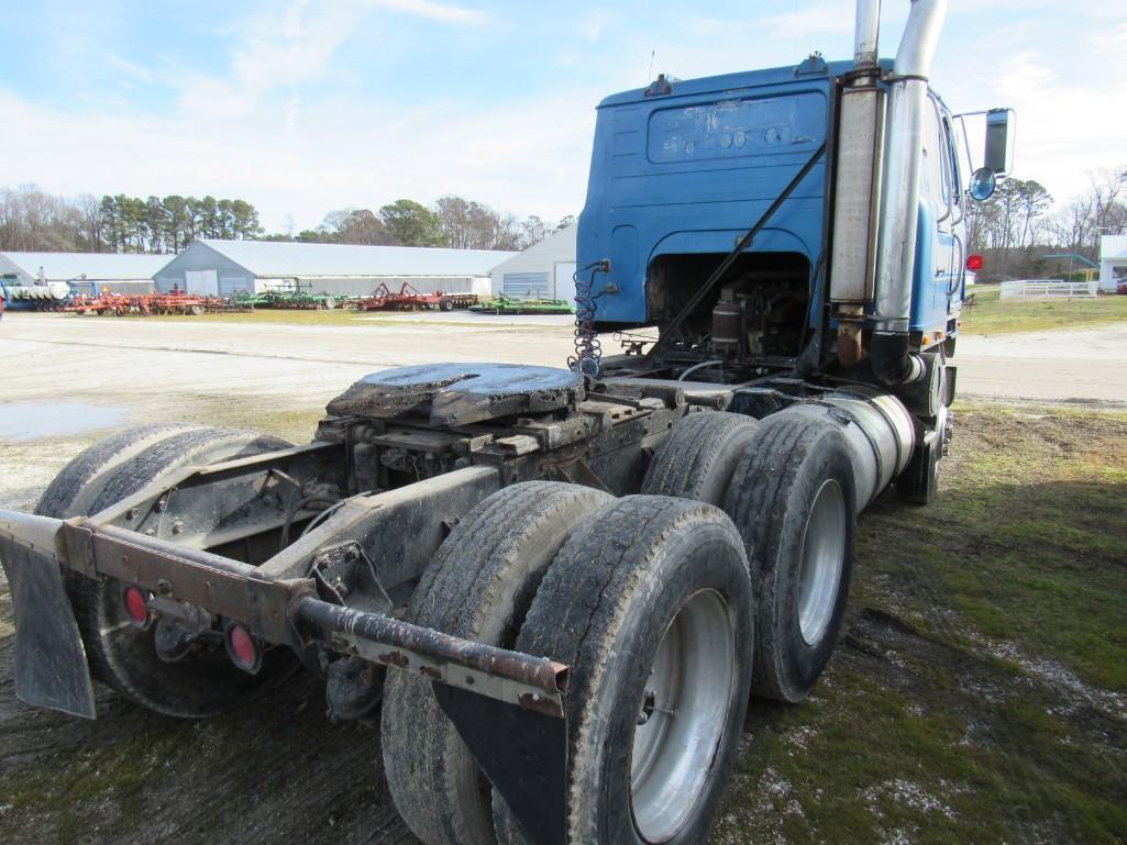 1995 Freightliner FLD120 T/A Sleeper Road Tractor (LTS #008) (RUNS BUT HAS ENGINE NOISE)