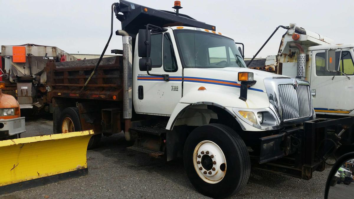 2004 INTERNATIONAL 7400 S/A DUMP TRUCK (CITY OF RICHMOND)