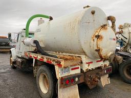 2000 INTERNATIONAL 4900 S/A VACUUM TRUCK