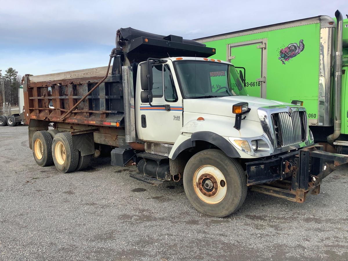 2005 INTERNATIONAL 7400 DUMP TRUCK (CITY OF RICHMOND UNIT #1202)