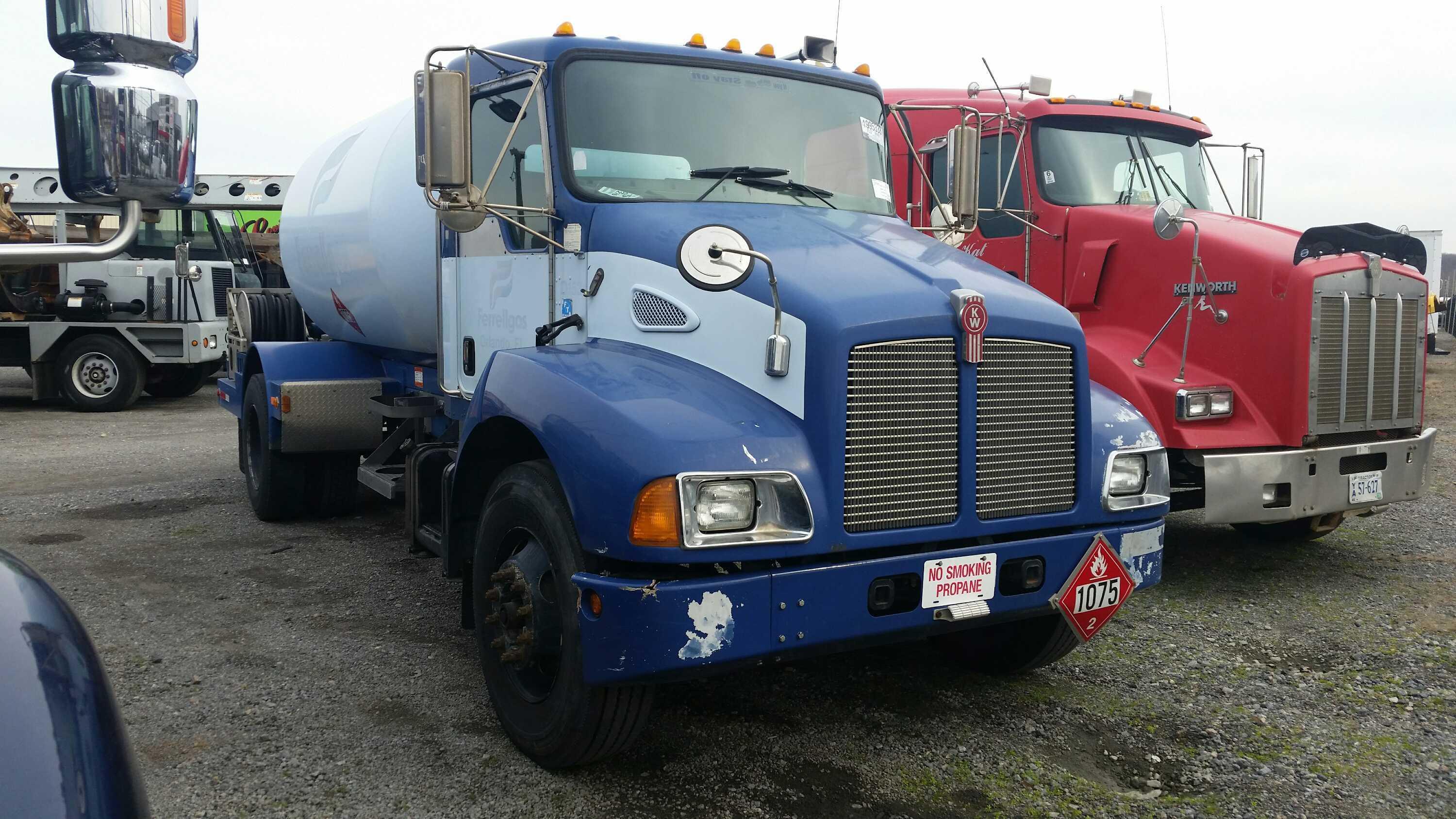 2004 KENWORTH T3OO PROPANE TRUCK