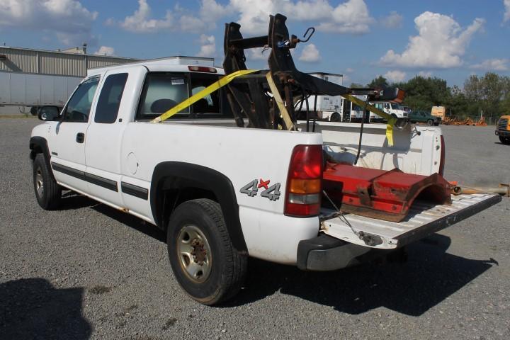 1999 CHEVROLET SILVERADO 2500 EXT. CAB 4 x 4 PICKUP TRUCK