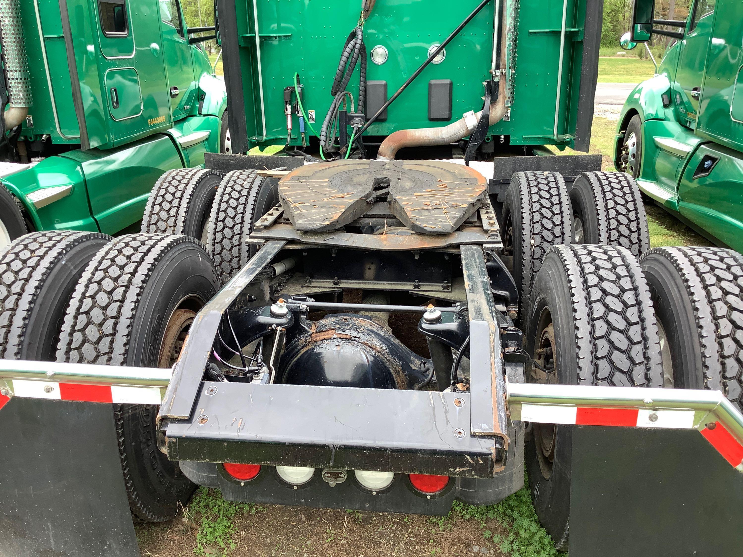 2015 KENWORTH T680 T/A SLEEPER ROAD TRACTOR (UNIT #1549)