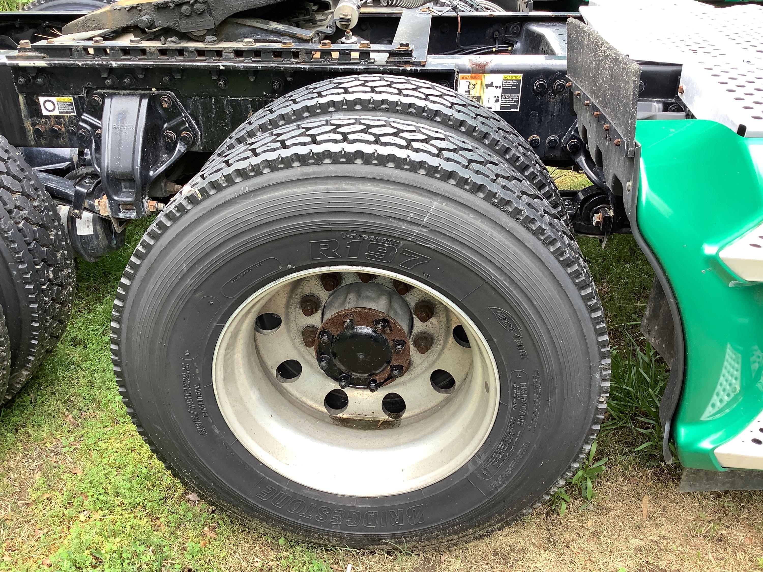 2015 KENWORTH T680 T/A SLEEPER ROAD TRACTOR (UNIT #1560)