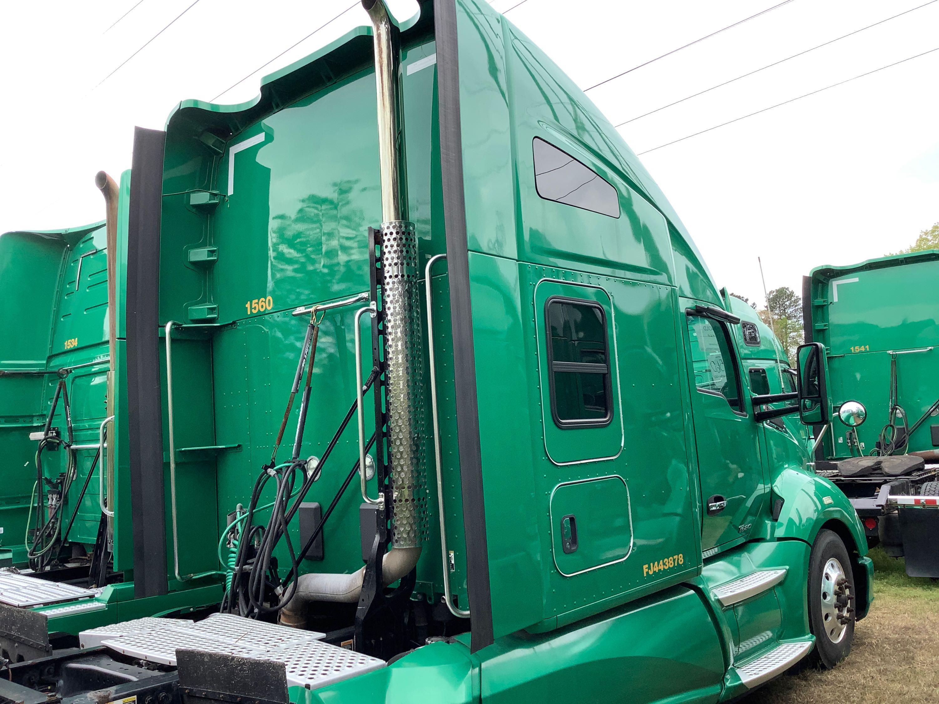 2015 KENWORTH T680 T/A SLEEPER ROAD TRACTOR (UNIT #1560)