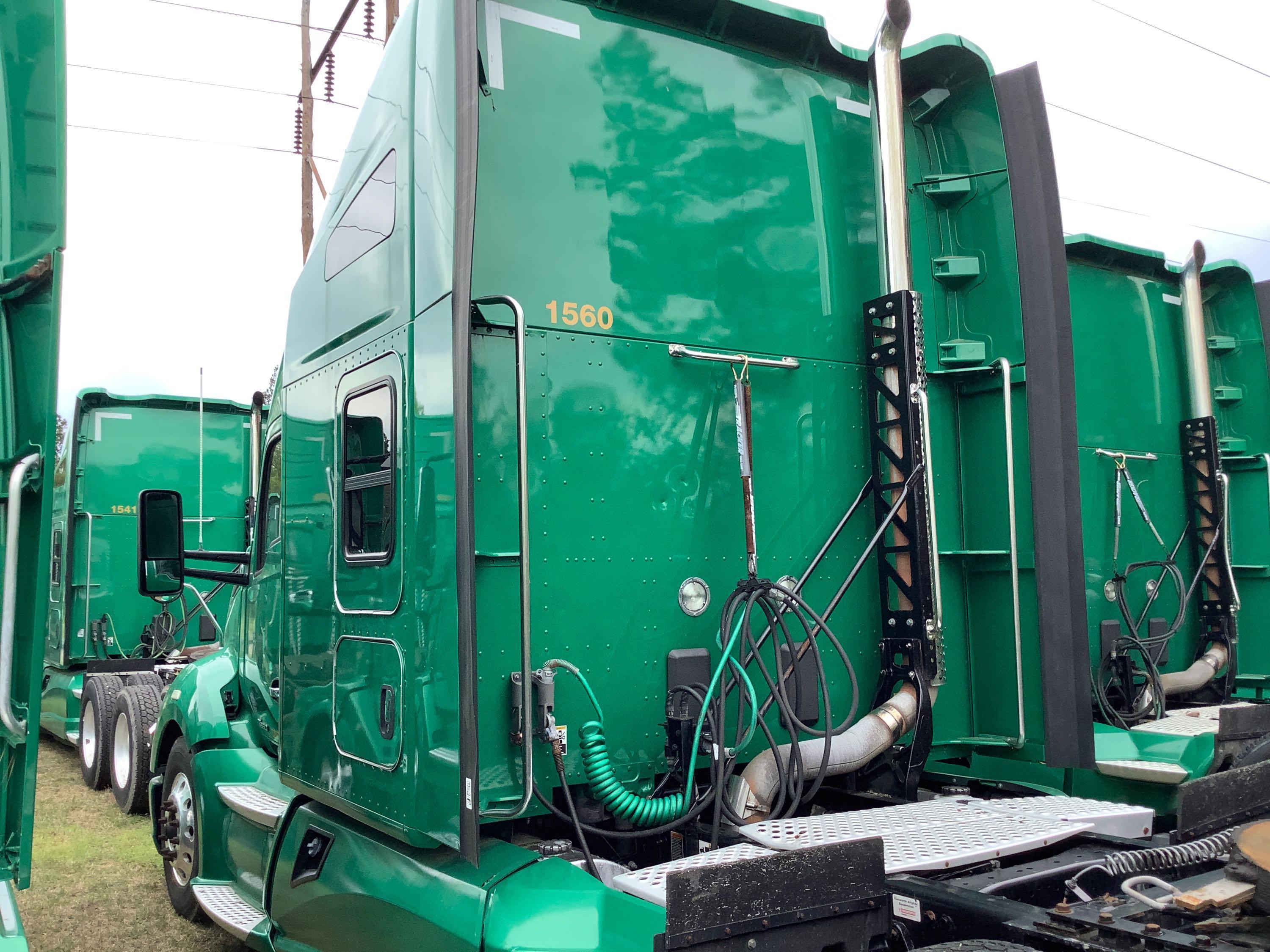 2015 KENWORTH T680 T/A SLEEPER ROAD TRACTOR (UNIT #1560)