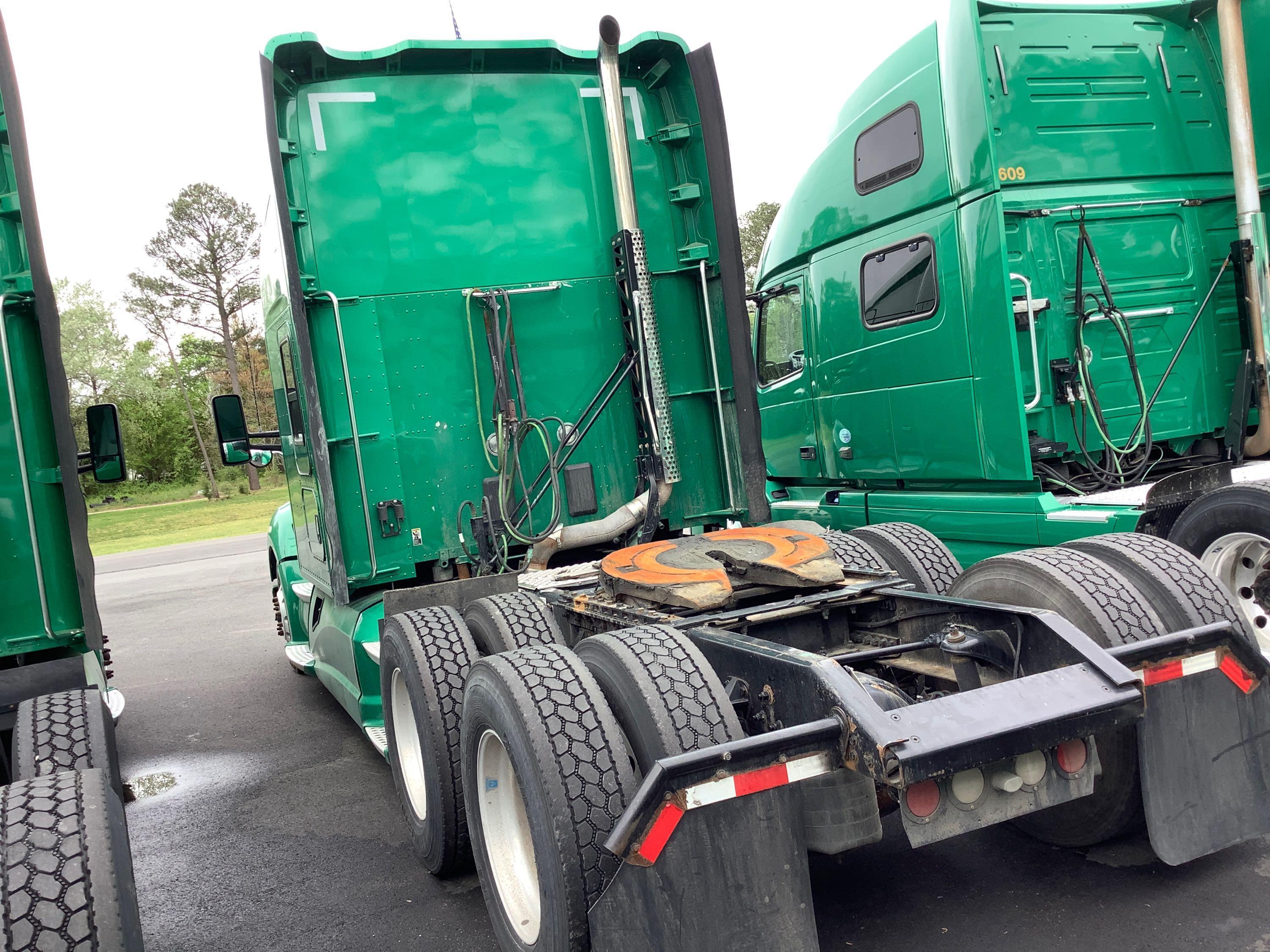 2015 KENWORTH T680 T/A SLEEPER ROAD TRACTOR (UNIT #1550)