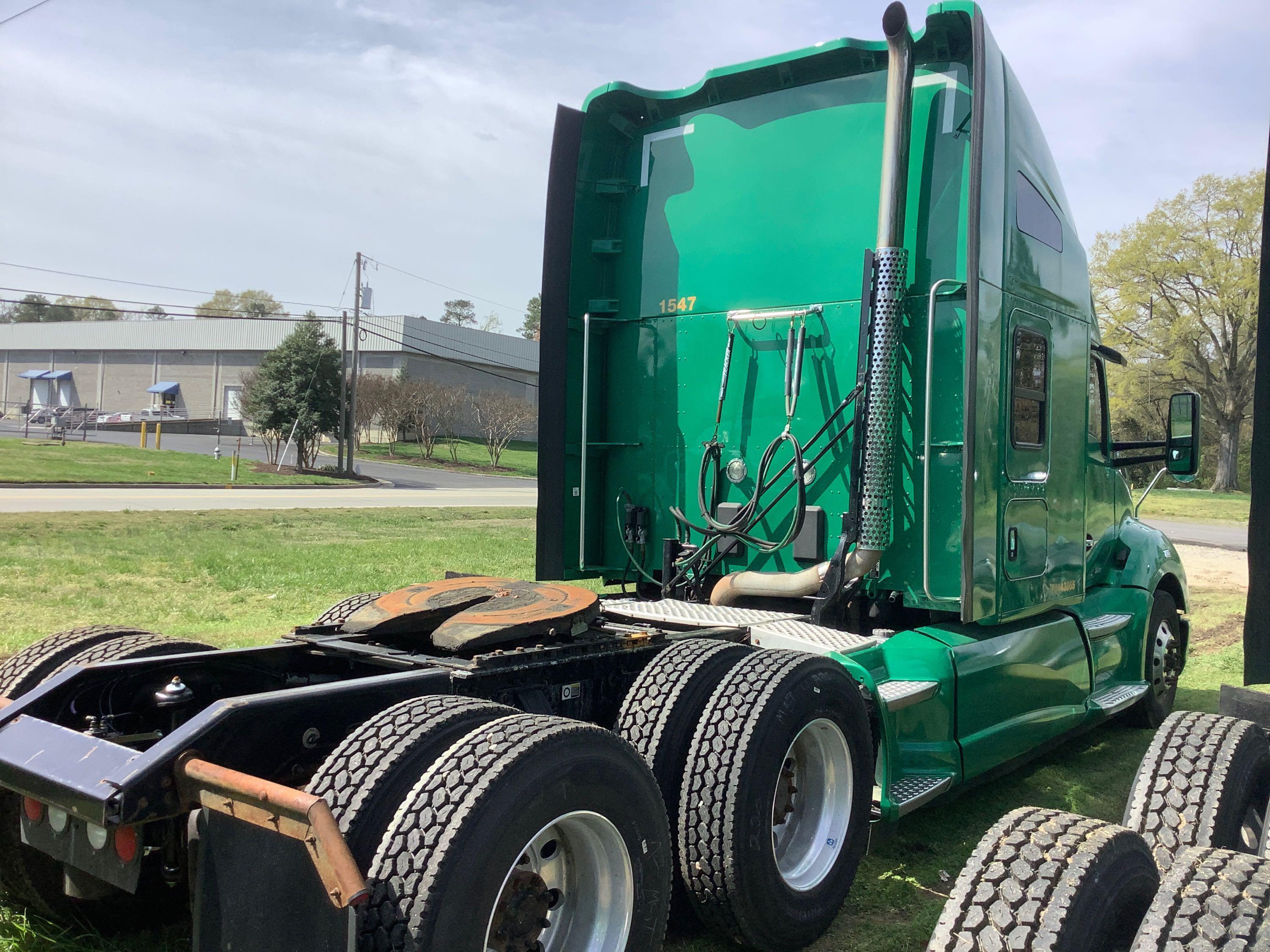 2015 KENWORTH T680 T/A SLEEPER ROAD TRACTOR (UNIT #1547)