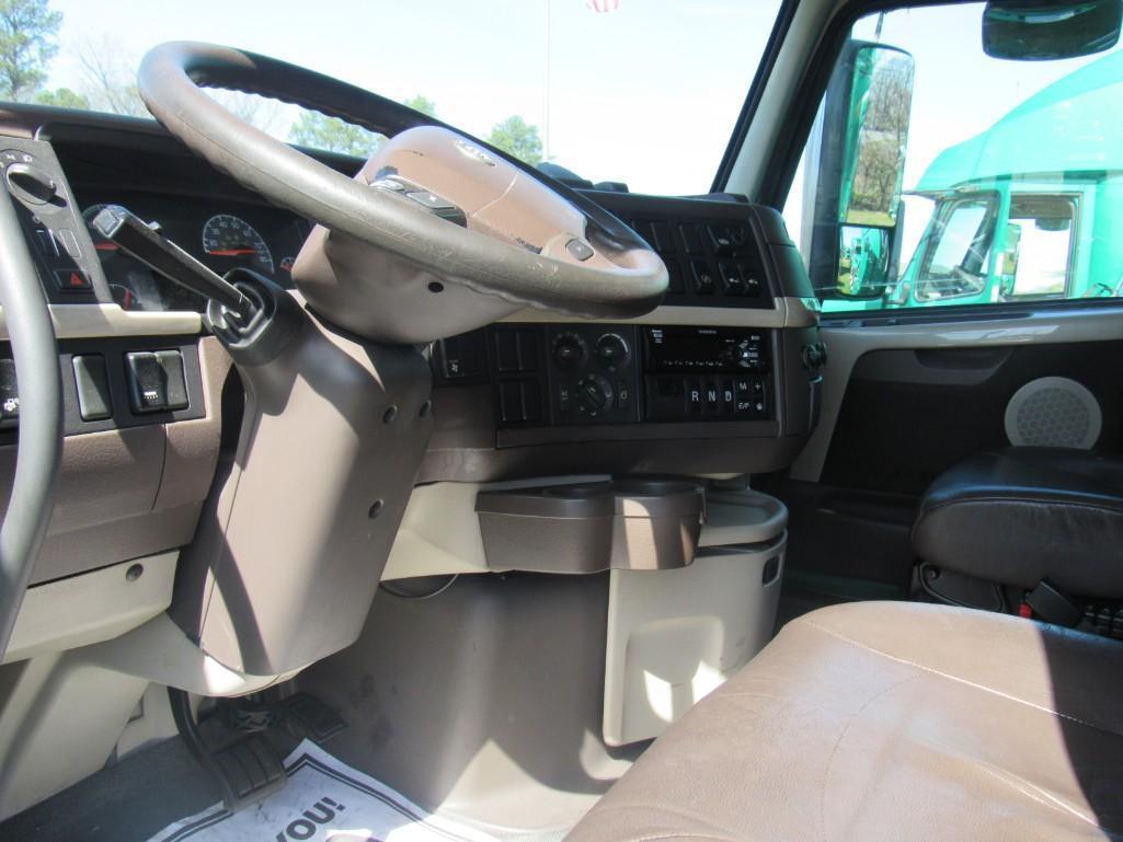 2016 VOLVO 780 T/A SLEEPER ROAD TRACTOR (UNIT #1607)