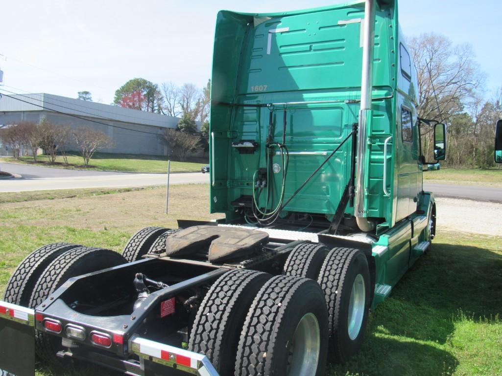 2016 VOLVO 780 T/A SLEEPER ROAD TRACTOR (UNIT #1607)