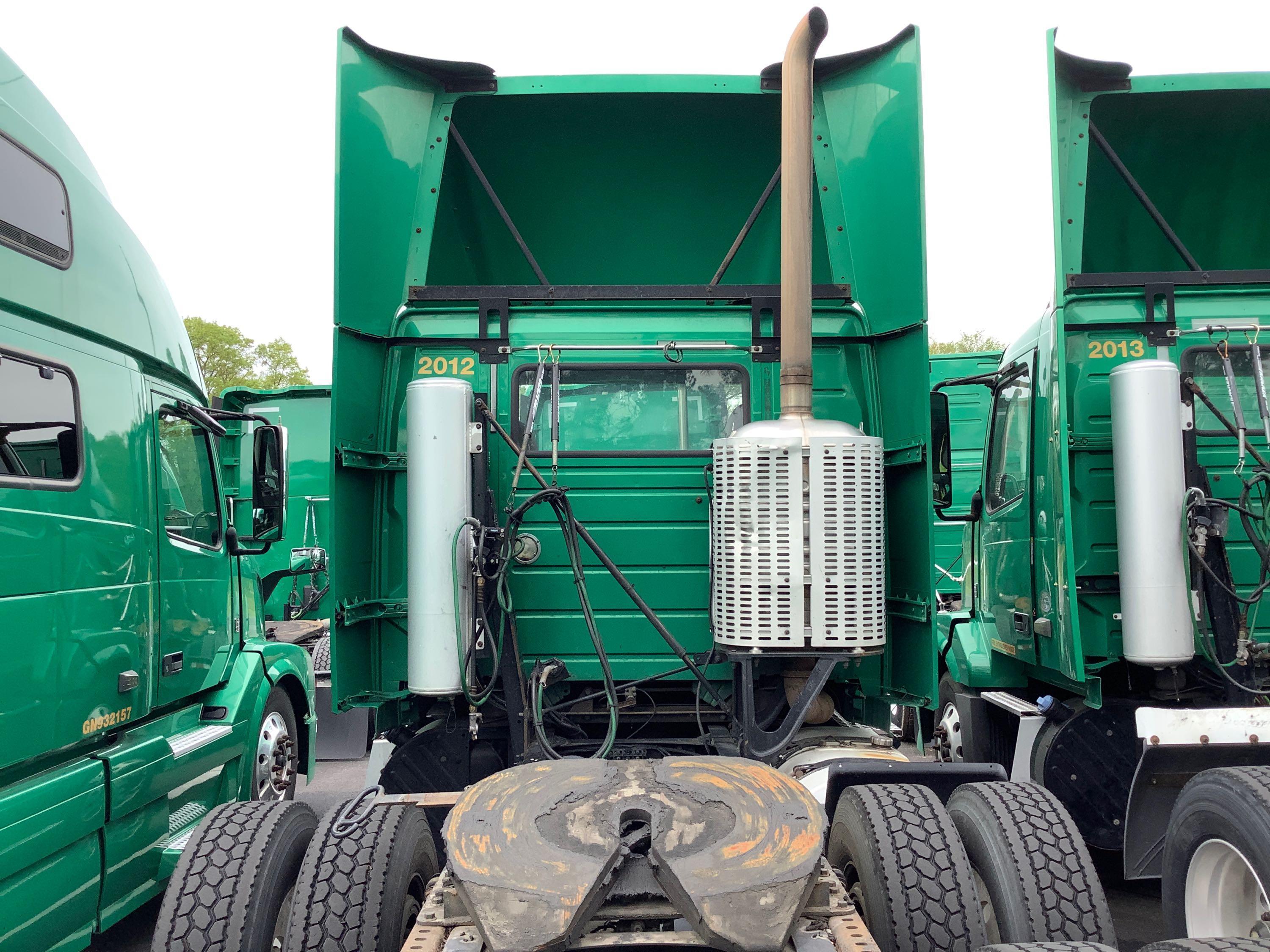 2011 VOLVO VNL64T T/A DAY CAB ROAD TRACTOR (UNIT #2012)