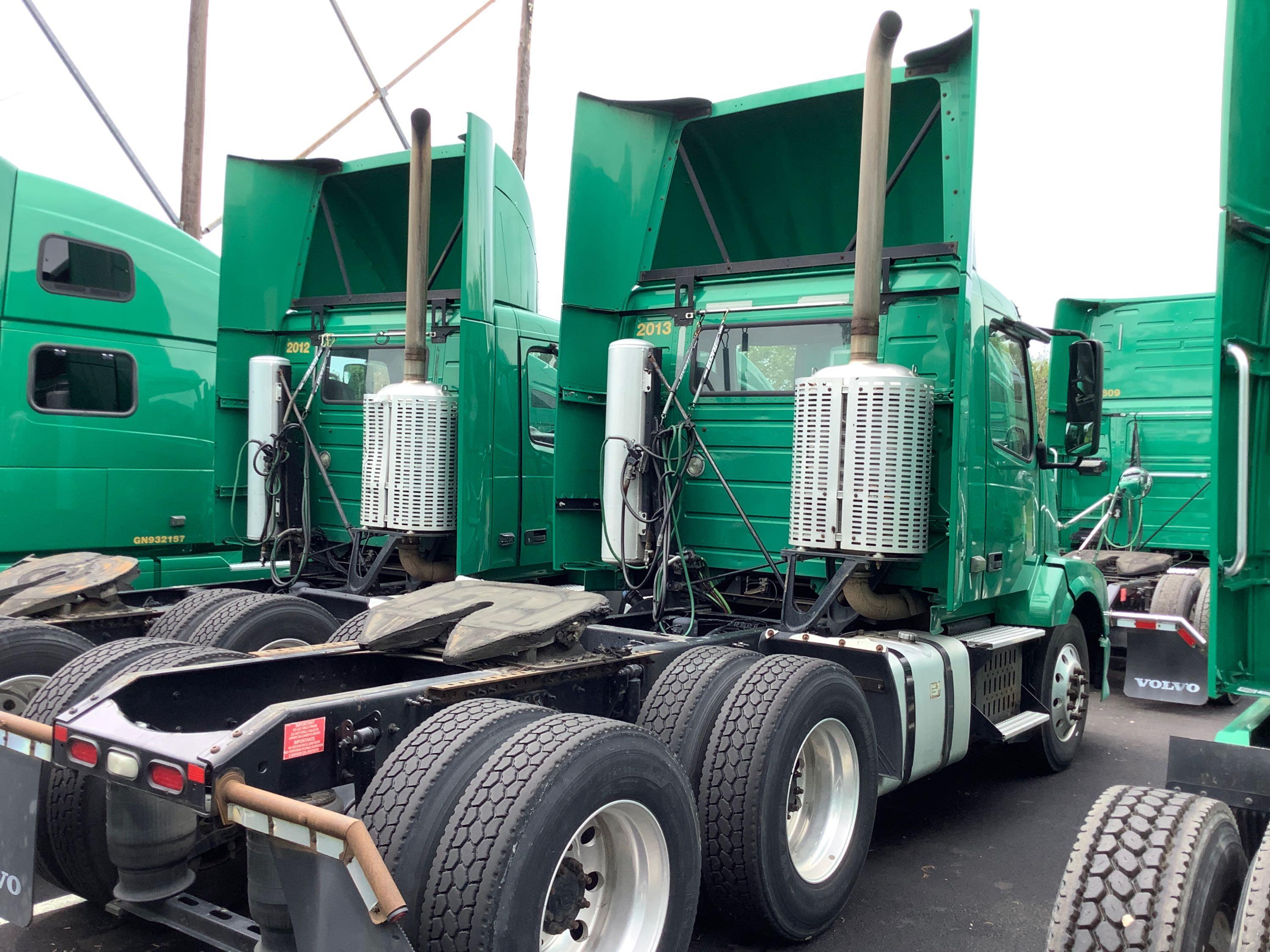 2011 VOLVO VNL64T T/A DAY CAB ROAD TRACTOR (UNIT #2013)