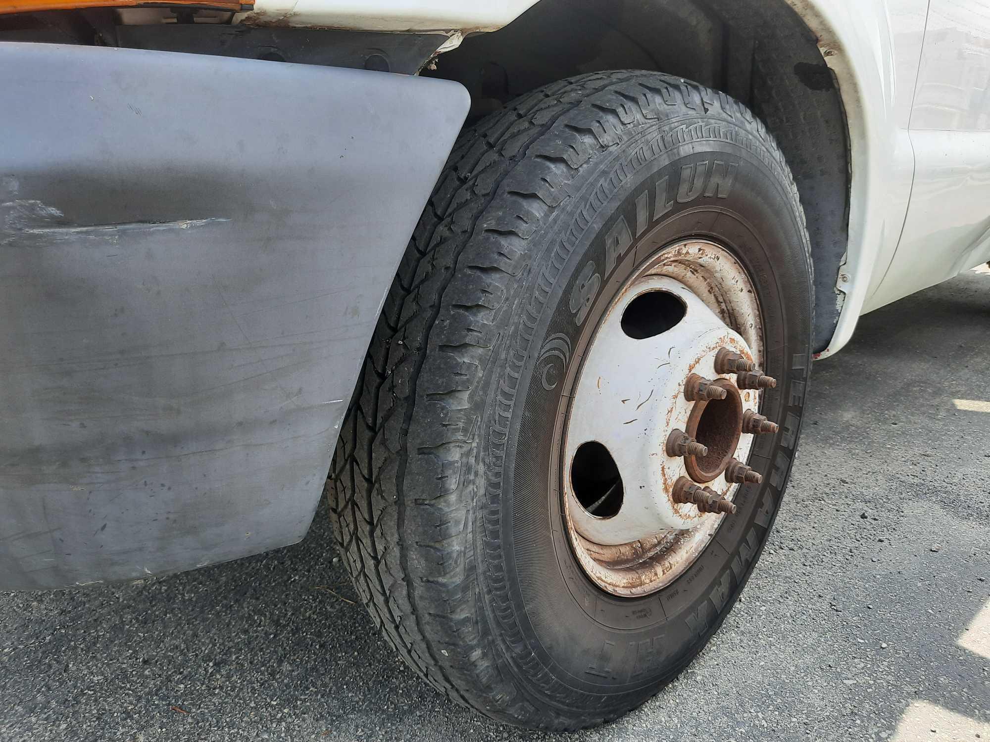 1999 Ford F350 Super Duty Bucket Service Truck