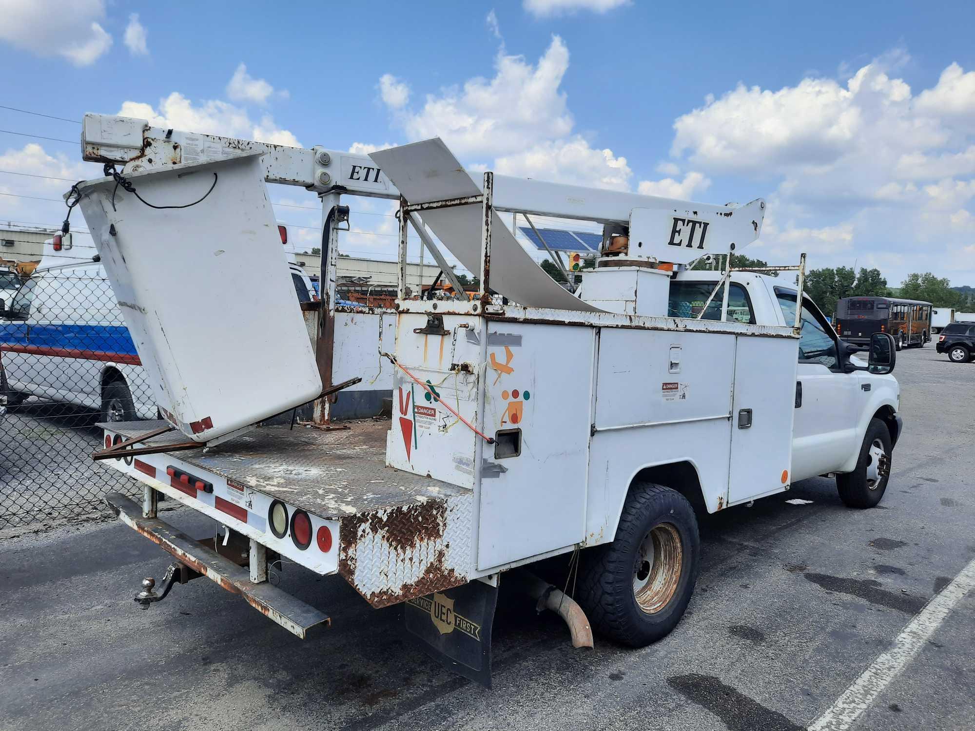 1999 Ford F350 Super Duty Bucket Service Truck