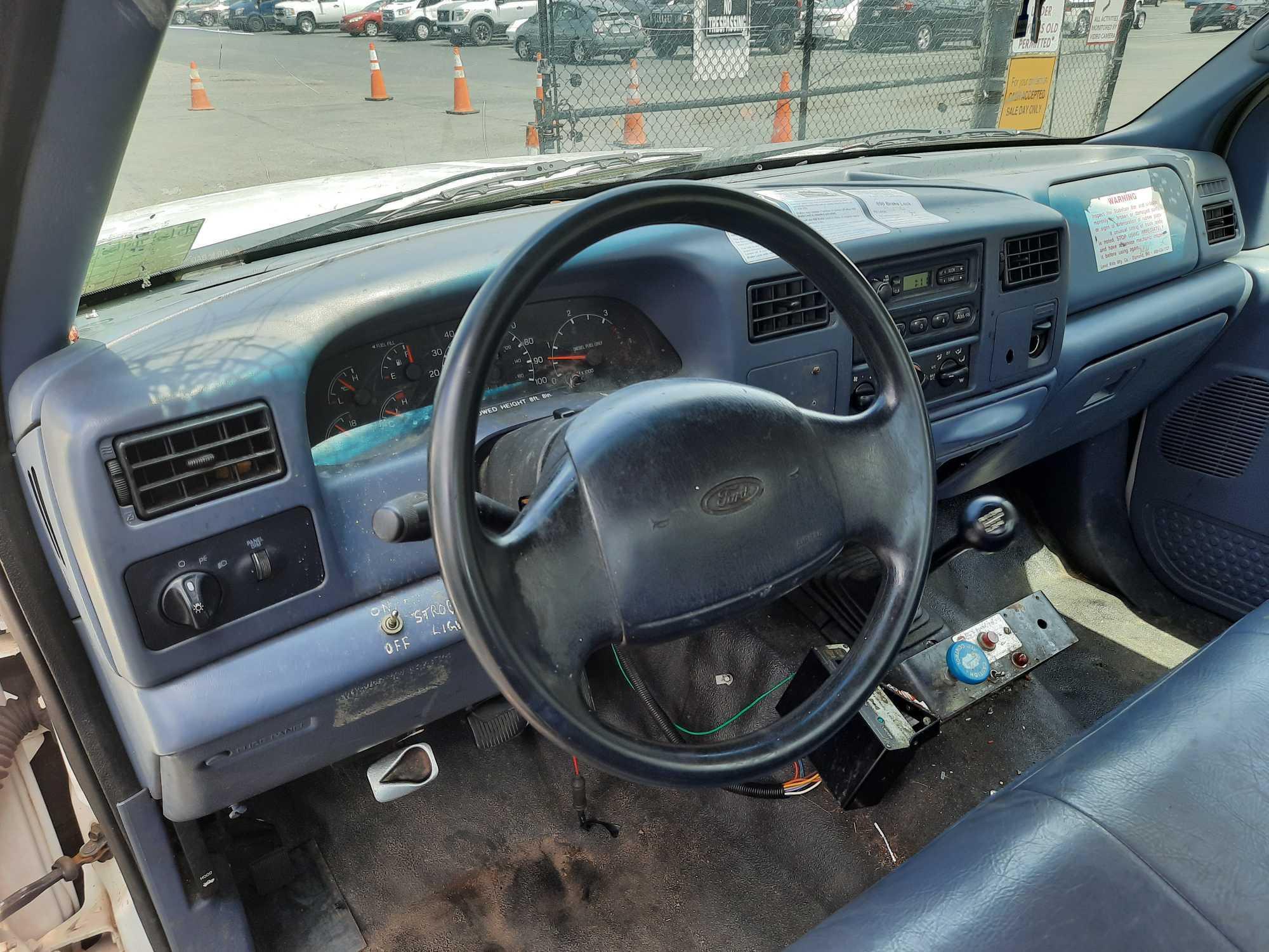 1999 Ford F350 Super Duty Bucket Service Truck