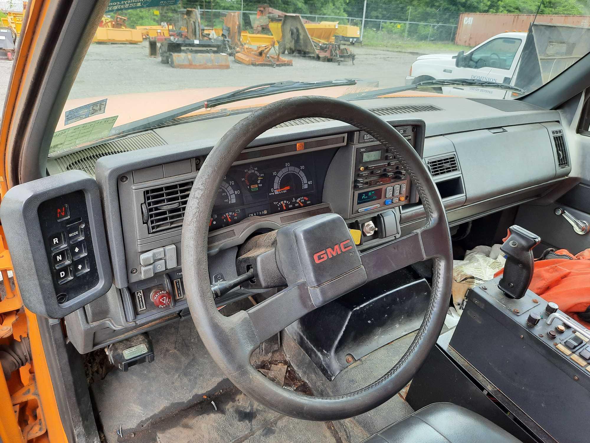 2001 GMC C7500 10' S/A Dump Truck w/Spreader