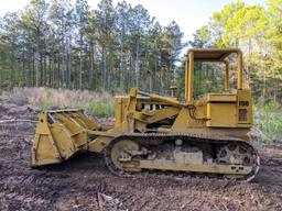 International 150 Crawler Loader