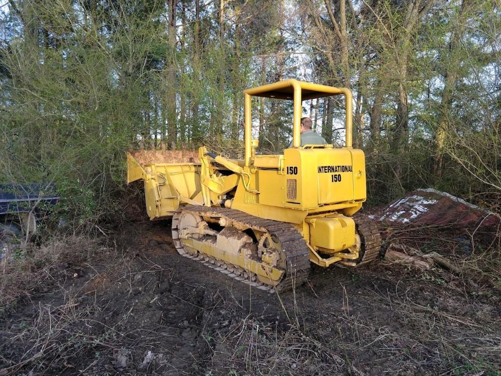 International 150 Crawler Loader