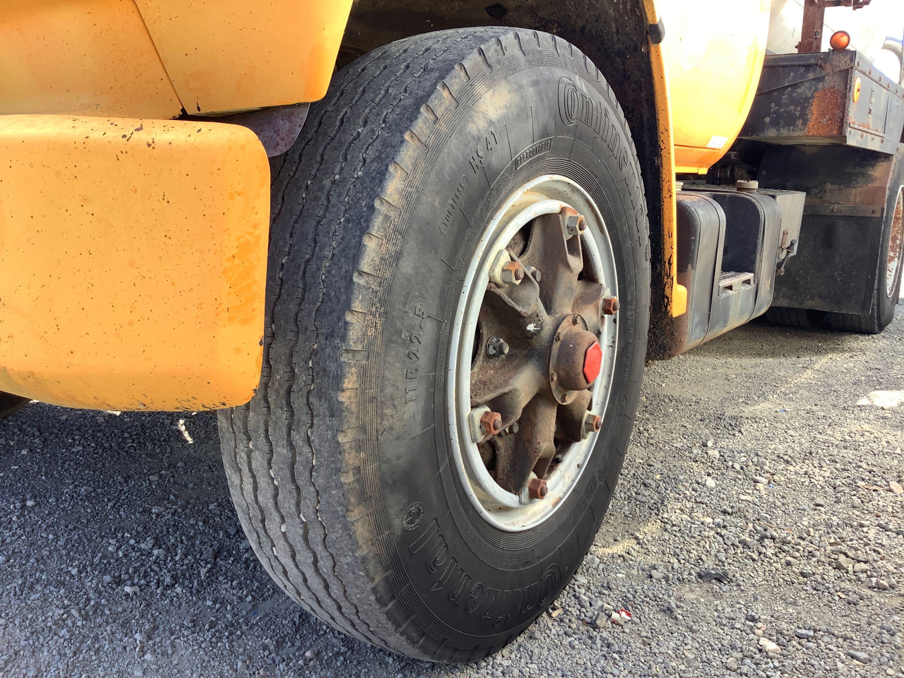 1990 GMC 7000 Series Asphalt Distribution Truck