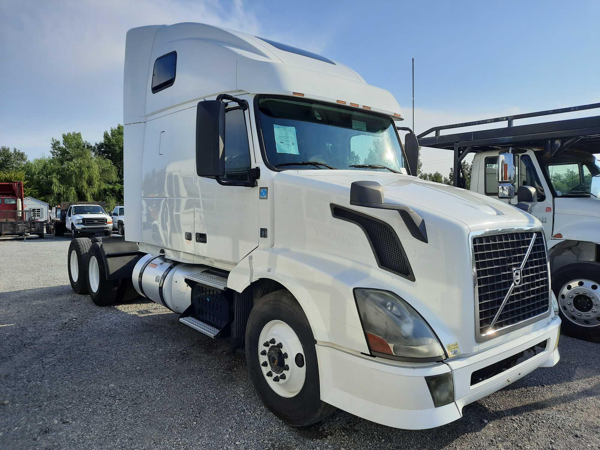 2013 Volvo Road Tractor