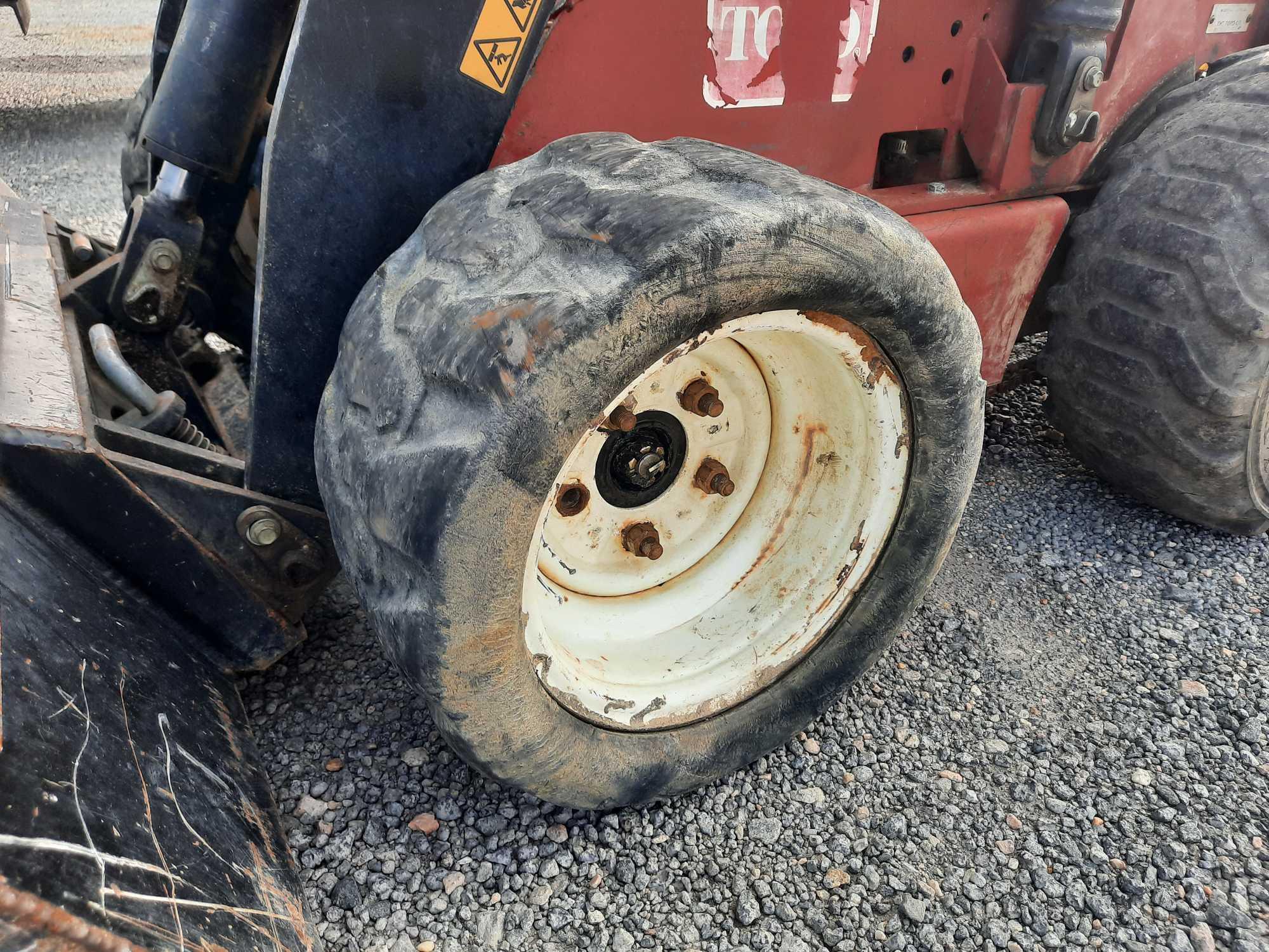 2001 Toro 223 Mini Skid-Steer