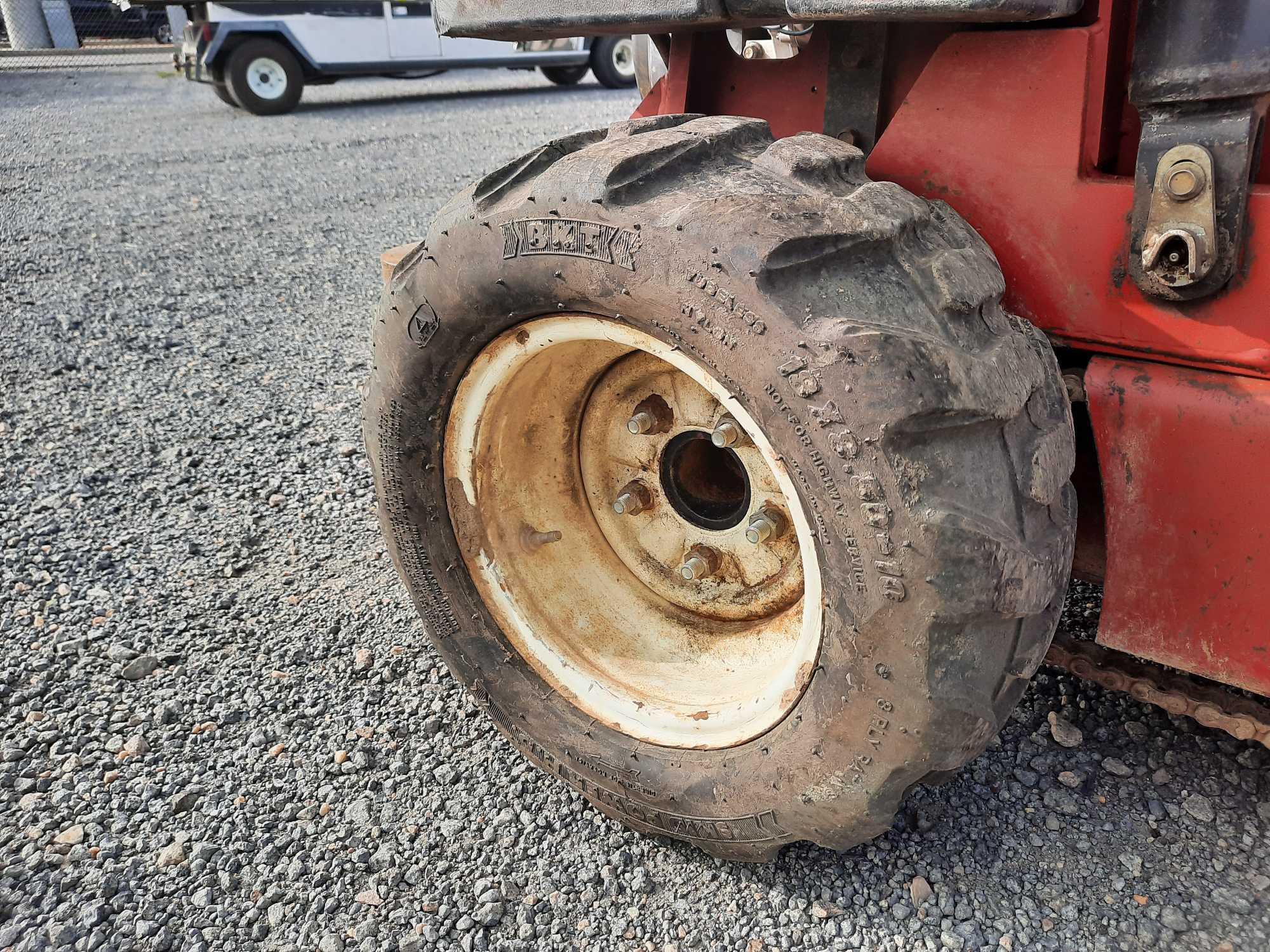 2001 Toro 223 Mini Skid-Steer