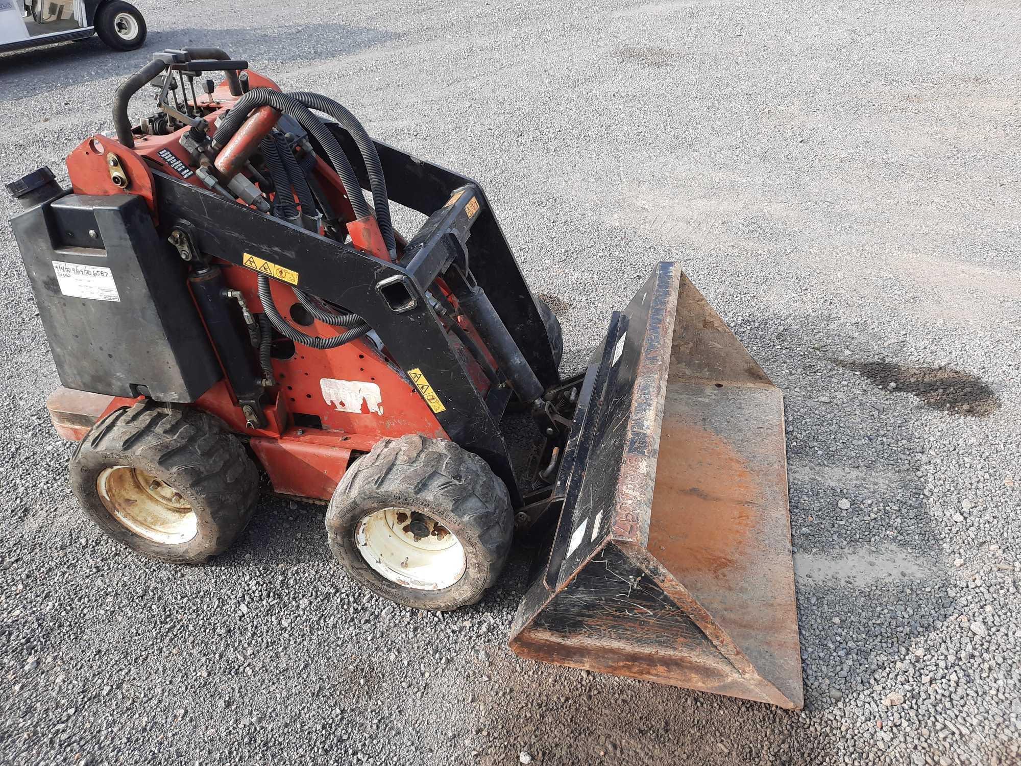 2001 Toro 223 Mini Skid-Steer