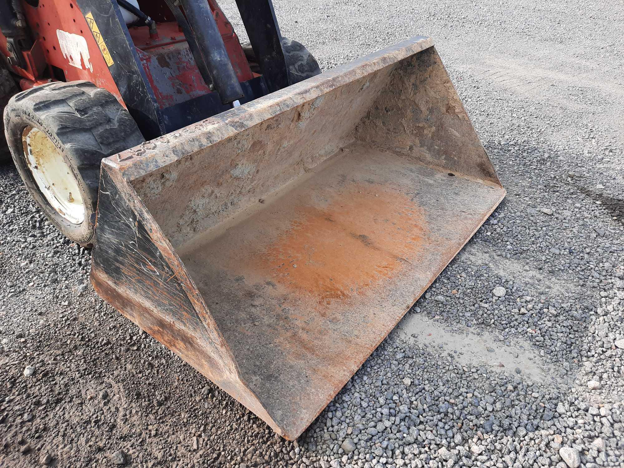 2001 Toro 223 Mini Skid-Steer