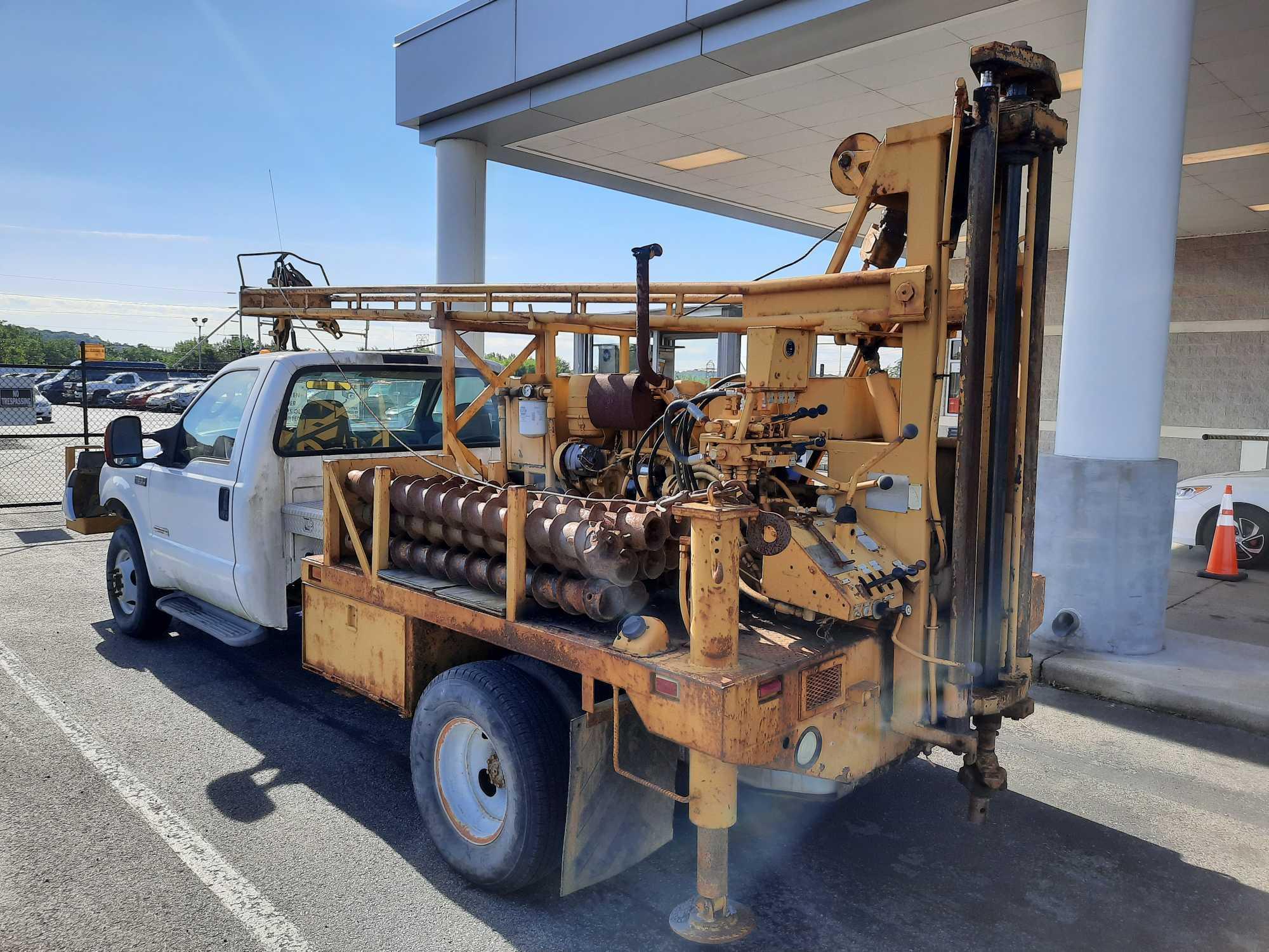 2004 Ford F350 XLT 4X4 Super Duty Auger Truck