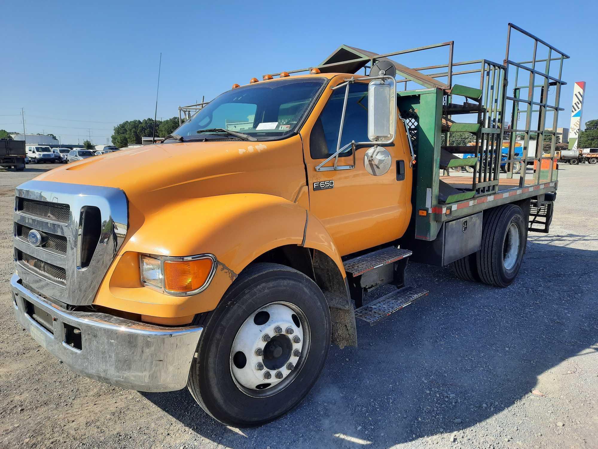 2005 Ford 650 Super Duty Stake Body