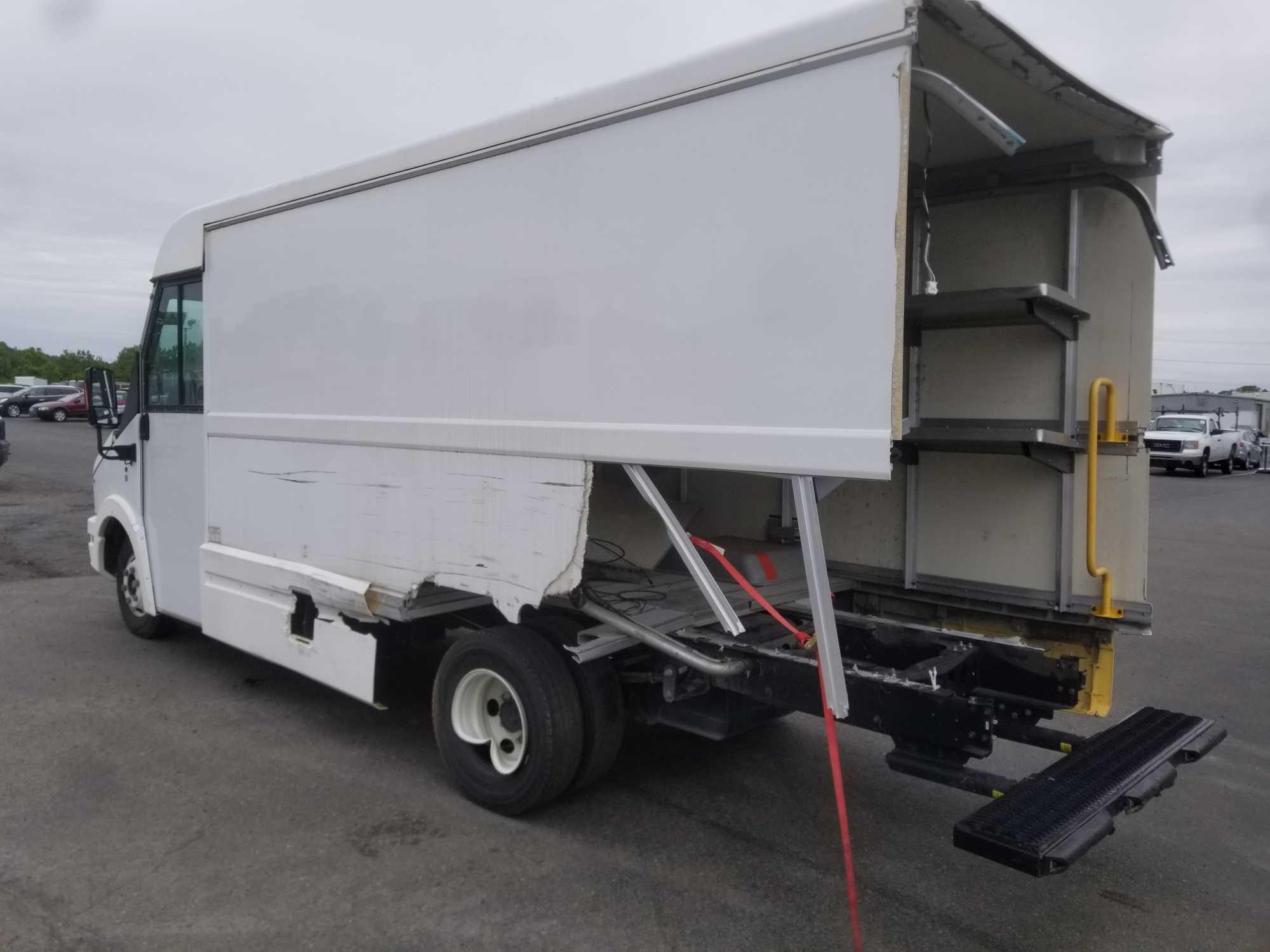 2018 Isuzu Reach 14' Box Truck (DAMAGED)