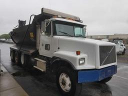 1999 Volvo 16' Tri-Axle Live Deck Truck with 20' Rock Conveyor Attachment