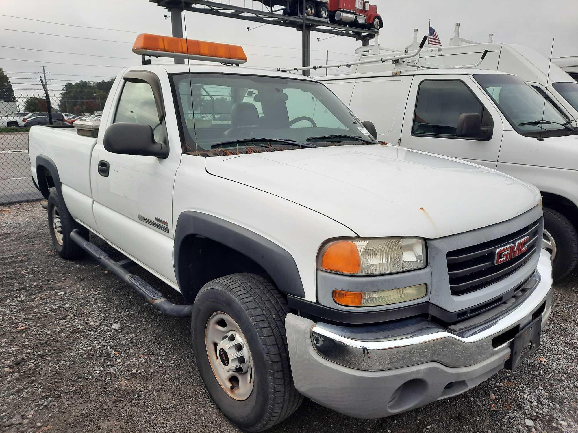 2005 GMC 2500 TRUCK - PICKUP - 3/4 TON - CONSTRUCTION VDOT # R07824