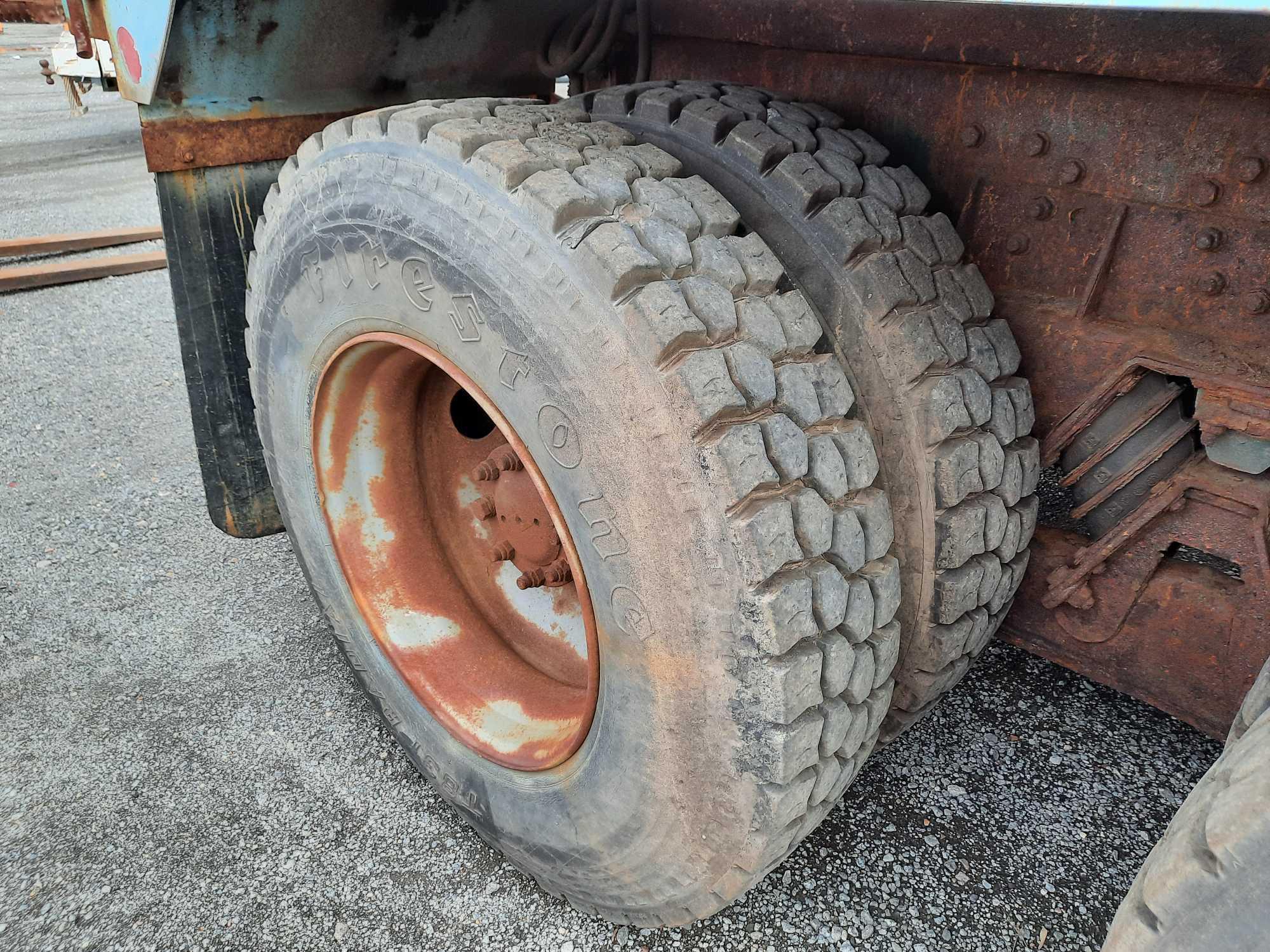 2001 INTERNATIONAL DUMP TRUCK W/SNOW PLOW