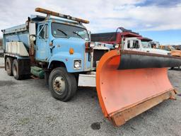 2001 INTERNATIONAL DUMP TRUCK W/SNOW PLOW