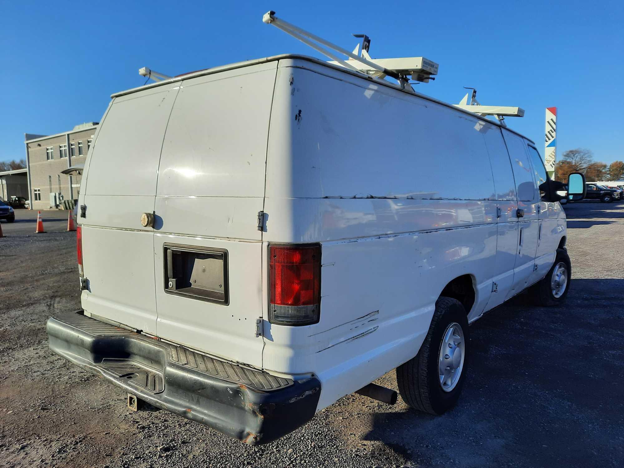 2011 FORD CARGO VAN