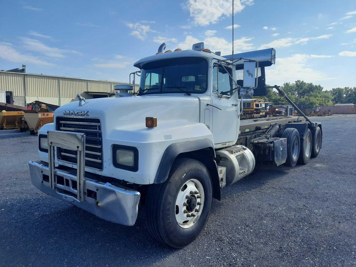 2001 MACK TRI/A ROLL OFF TRUCK