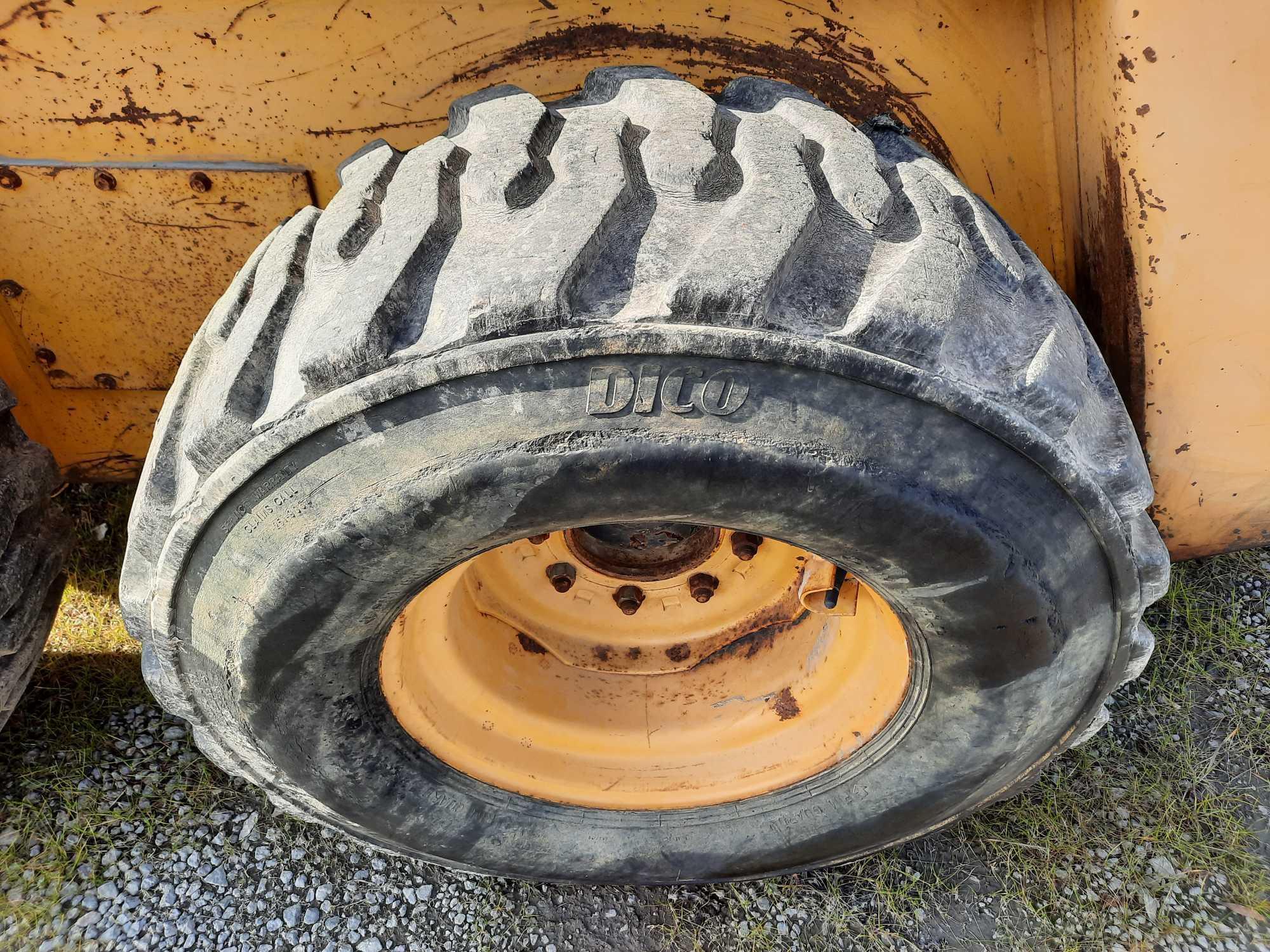 1995 GEHL 5625 SX SKID-STEER WITH ATTACHMENTS