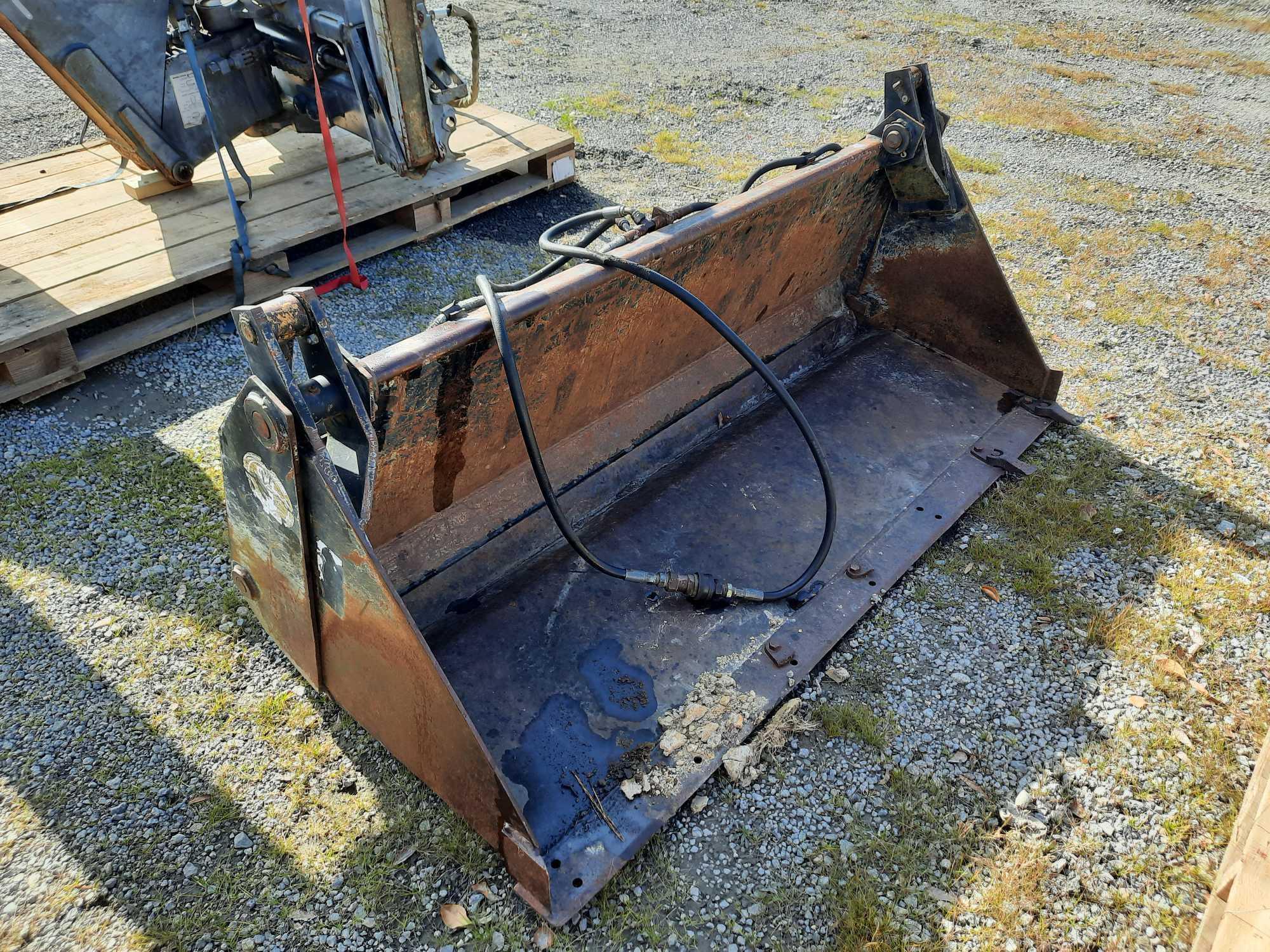 1995 GEHL 5625 SX SKID-STEER WITH ATTACHMENTS