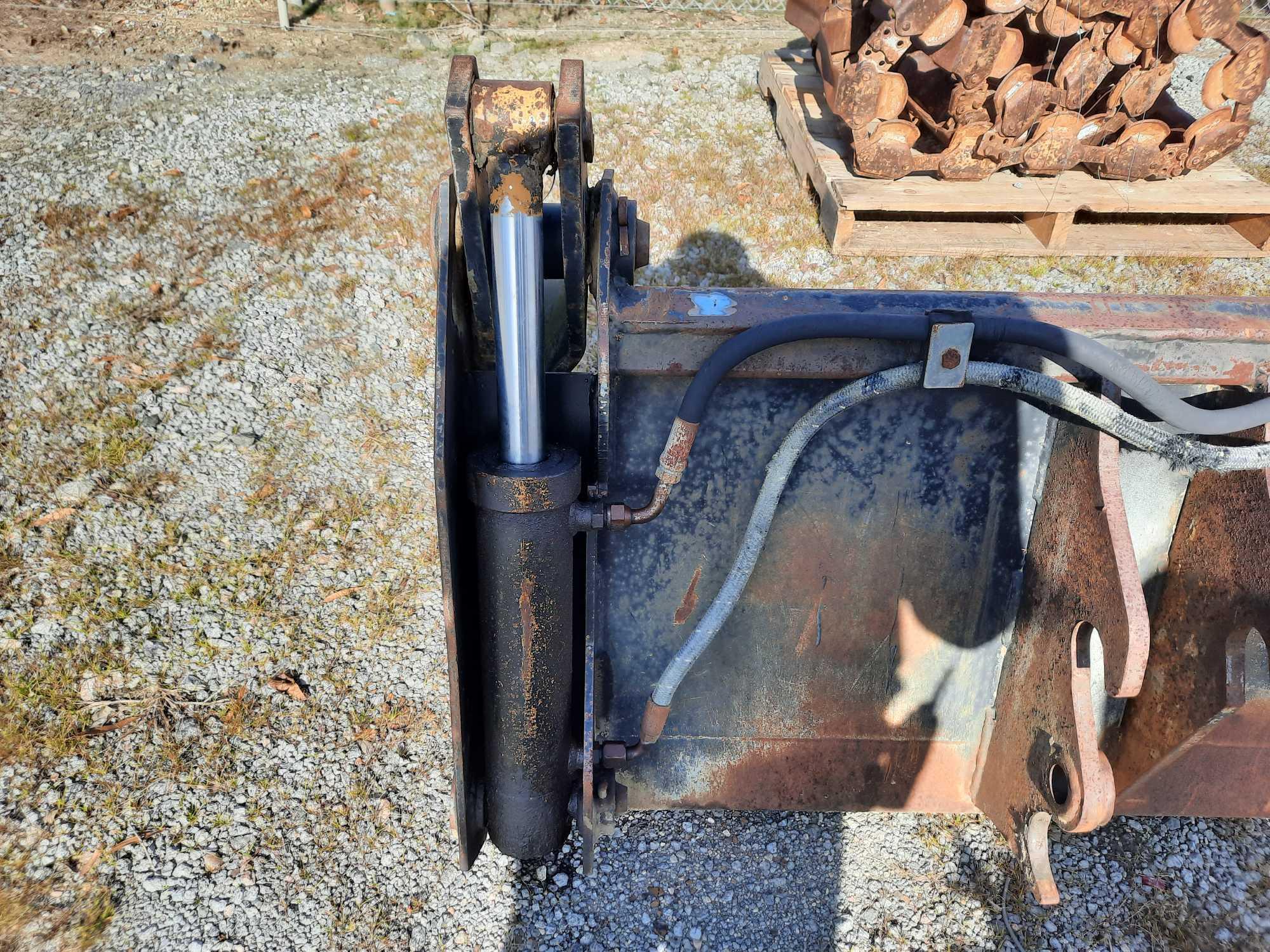 1995 GEHL 5625 SX SKID-STEER WITH ATTACHMENTS